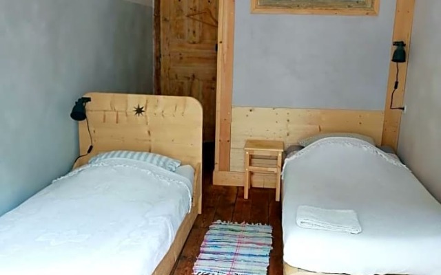 File dans ta chambre !