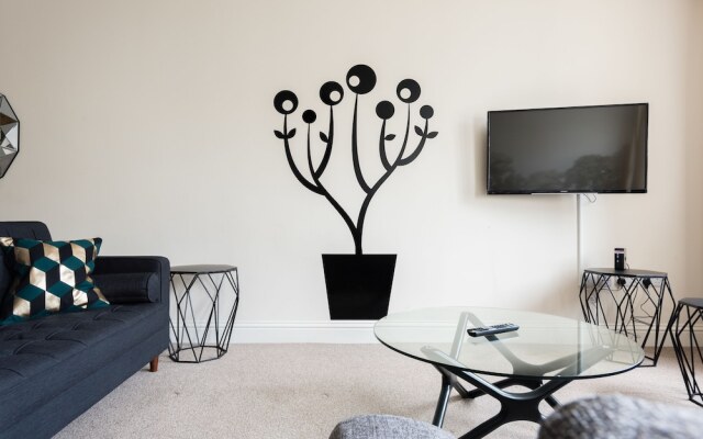 The Broadmead Jungle - Lovely & Central 3BDR Apartments	