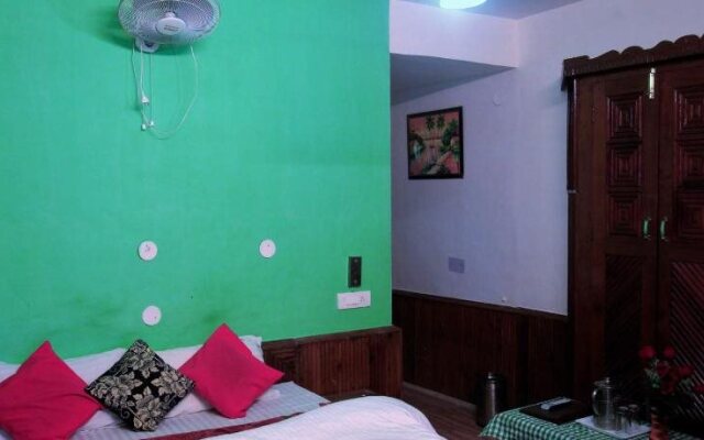 Hotel Chetna & Cottages
