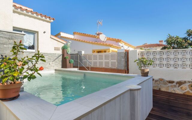 Inviting Mansion in Calpe With Jacuzzi