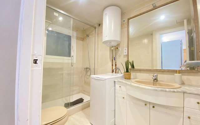 R126 Beachfront Apartment Sant Salvador