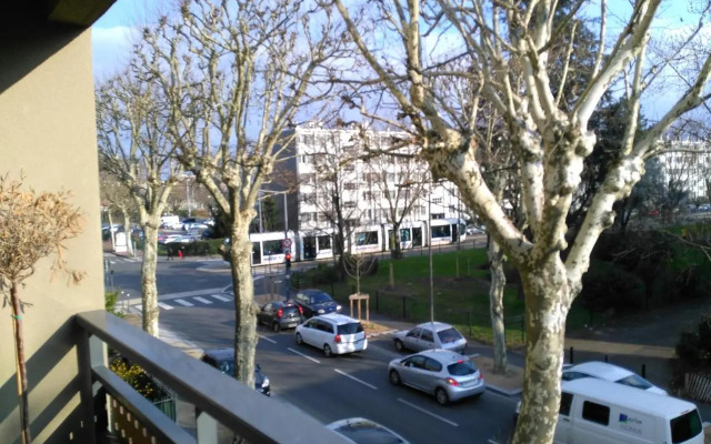 Appartement F3 Avec Parking Privee