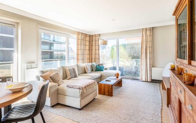 Gold 01 Within Walking Distance of the Beach