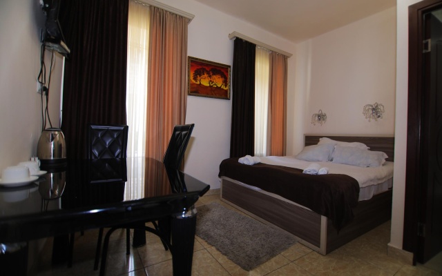 Comfort House Hotel - Image 6