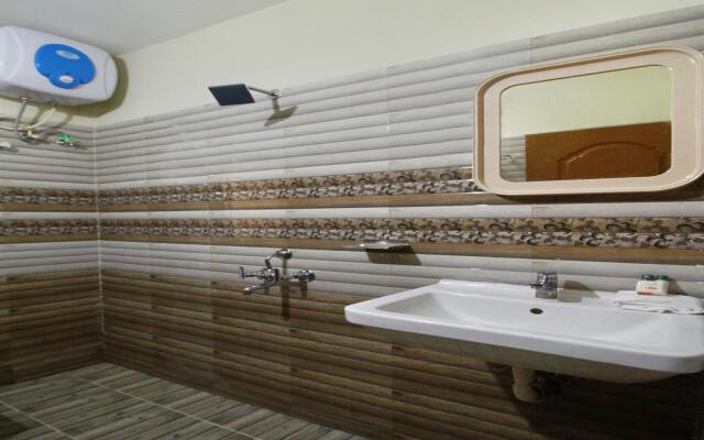 OYO 15427 Hotel Apple Grand