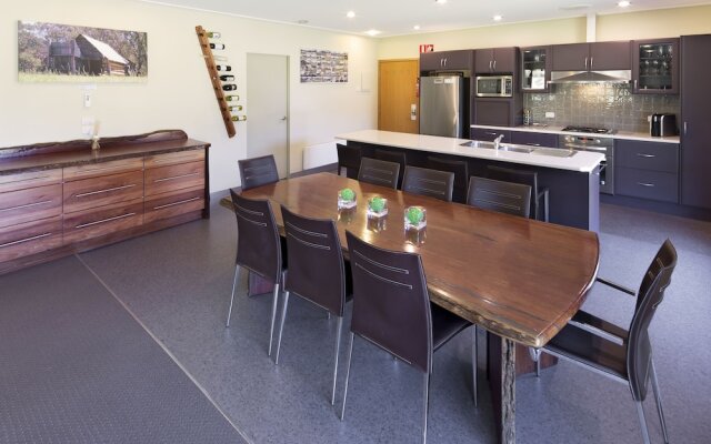 Kickenback Chalet - Contemporary chalet in the heart of Crackenback