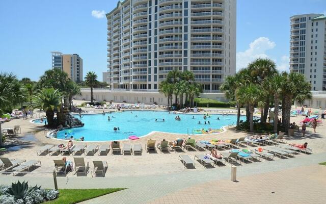 The Gem - 3 Br condo by RedAwning