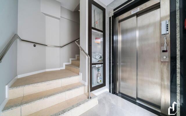 Cobertura duplex com 03 dormitórios e vista mar