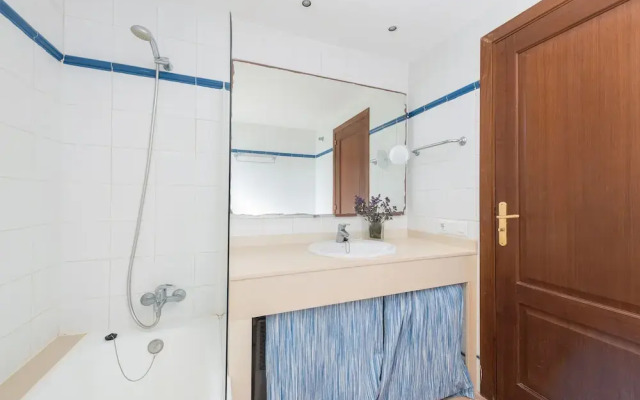 Burgit in Santa y With 2 Bedrooms and 1 Bathrooms