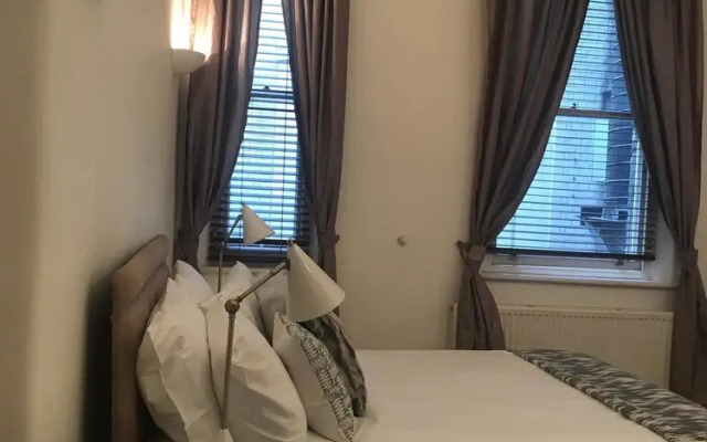 Suitely Trafalgar Square Luxury Apartment