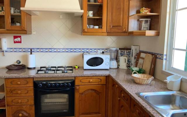 Guest House Alfarrobeiras