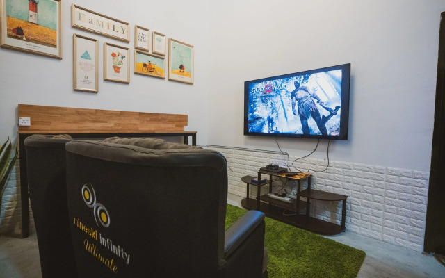 Hashtag Capsule Hostel