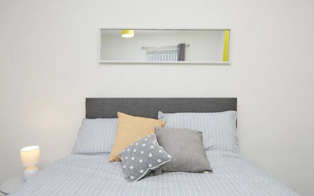 4 Bed Derby House - Long Stays- Parking