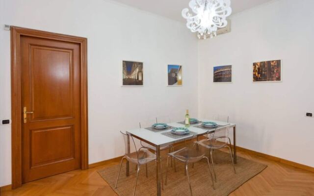 Comodo appartamento con due stanze al Colosseo