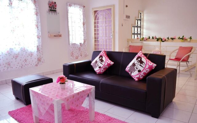 Manis-Manis Pink Lady Cottage