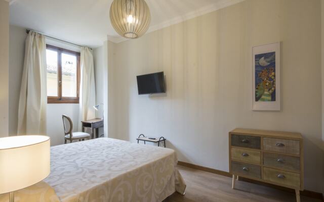 Iris Apartments by Mmega