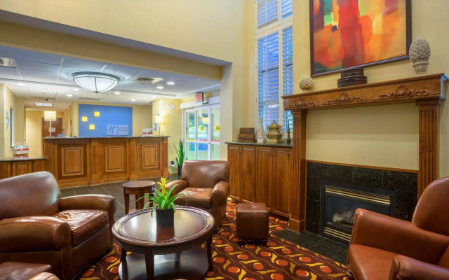 Comfort Suites near Birkdale Village- Huntersville