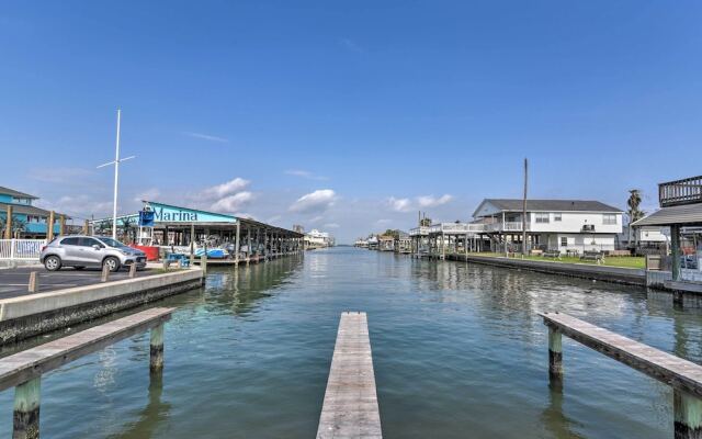 Pet-friendly Galveston Home: Walk to Beaches!