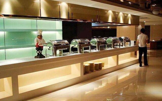Gold Triangle Hotel