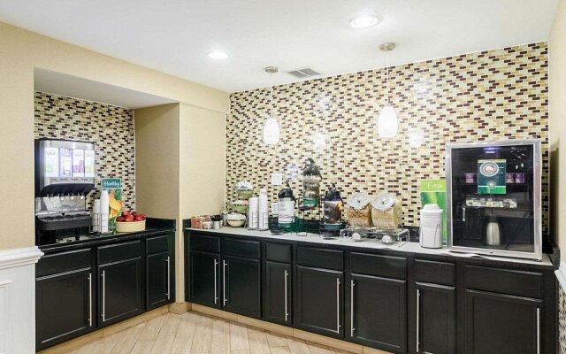 Rodeway Inn & Suites Williamsburg Central