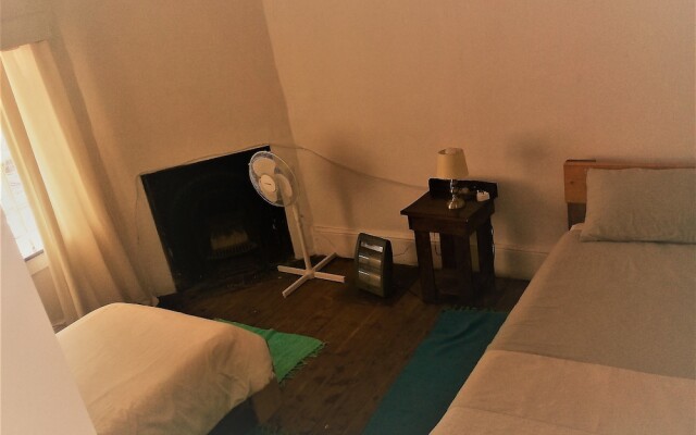 Stone Circle Lodge & Backpackers