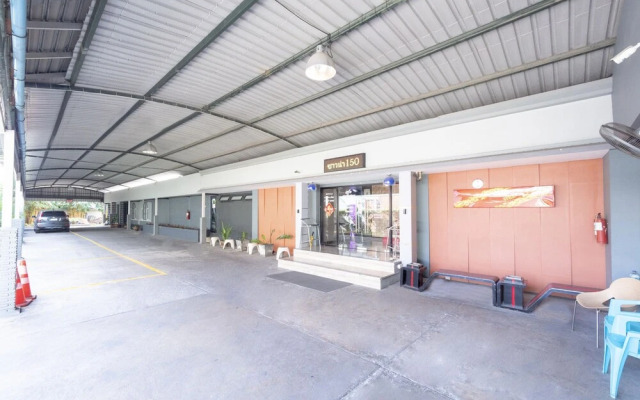 OYO 75382 Chonburi Hotel
