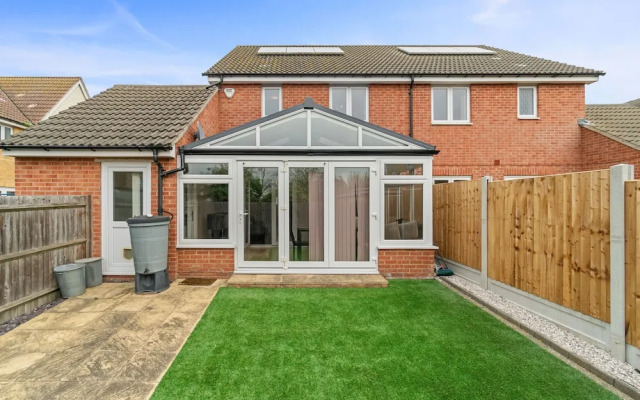 Impeccable 3-bed House in Hornchurch
