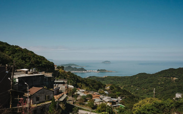 Jiufen Mountains Echoed