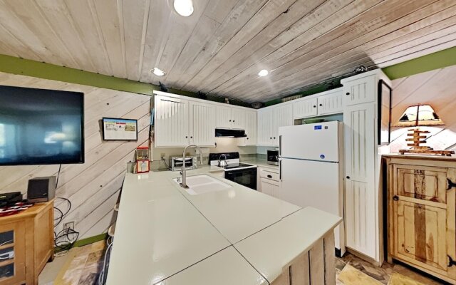 One Bedrooms At Snowbird Condos Slopeside - Free Wifi & Assigned Parking!