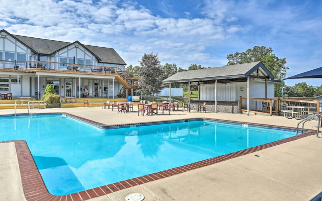 Pools, Hot Tub & More: Bushkill Mountain Getaway!