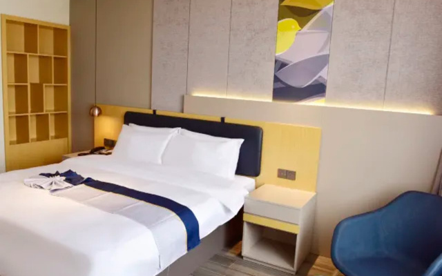 Homeinn Selected Hotel (Longkou Huanhai Middle Road Government Square)