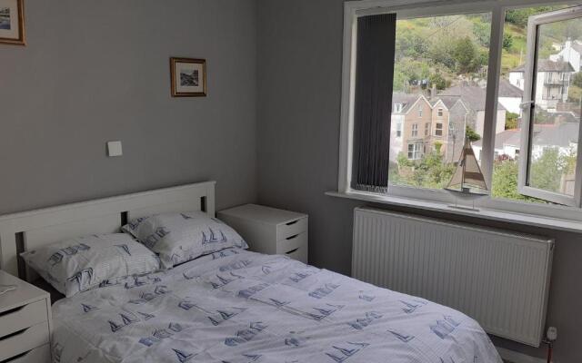 Admirals Apartment sleeps 4 adults 2 children EV Point