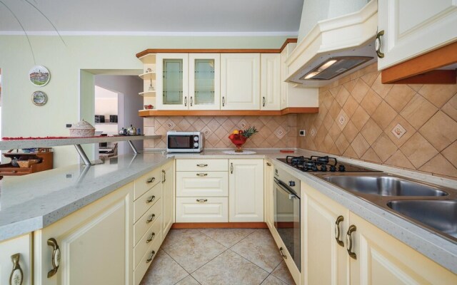 Stunning Home in Vinez With Wifi and 3 Bedrooms