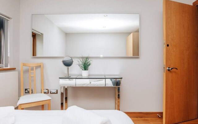 The Herringbone - 3 Bed With Parking Pet Friendly