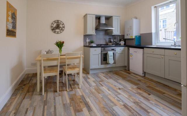 Stylish Modern Apartment in the heart of Ryde