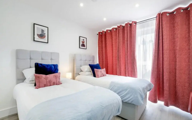 Luxury 1 & 2 bed Apartment free parking