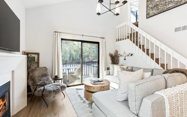 Classy Canyons Condo