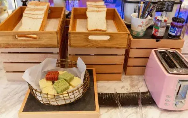 Echarm Plus Hotel（ Jingdezhen Taoxichuan Cultural and Creative Blockl）