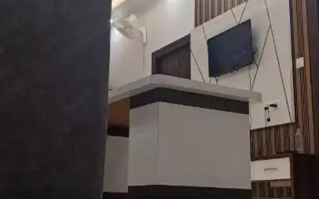 OYO 701490 Hotel Sharma Ji Inn