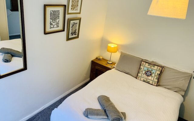 Stylish Central House Next To Warwick Castle