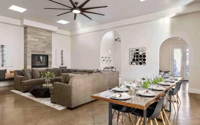 Mollie's Landing 7 Bedroom Home