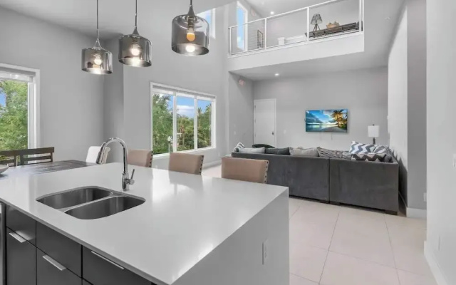 Stunning Apt-5bd 4bth Disney