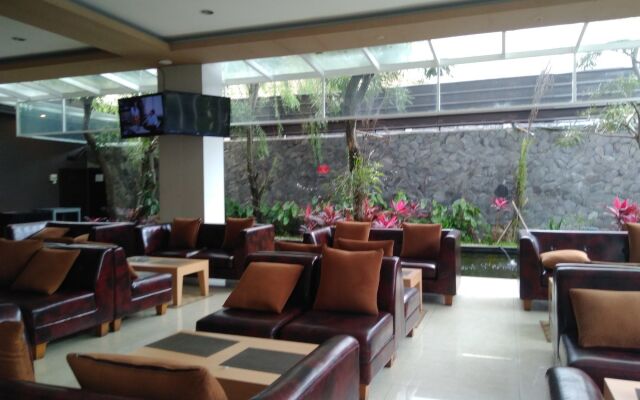 Oasis Siliwangi Sport Hotel