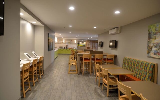 Country Inn & Suites by Radisson, Duluth North, MN