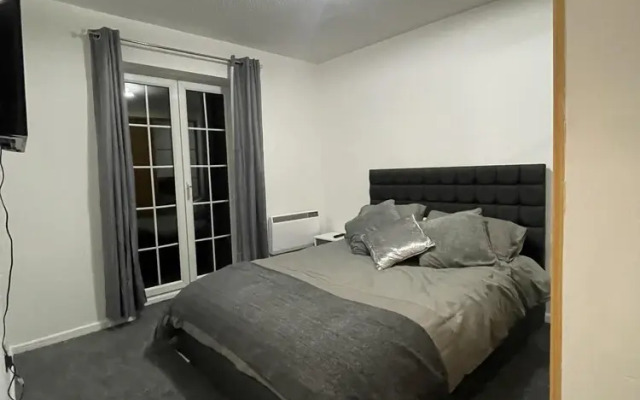 Cosy Cardiff Apartment Near City Centre