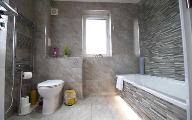 Highfield Apartment by Southwest Rooms - Free Netflix and Parking