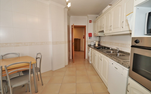 Lovely 2 -bedroom Vacation Apartment In Quarteira