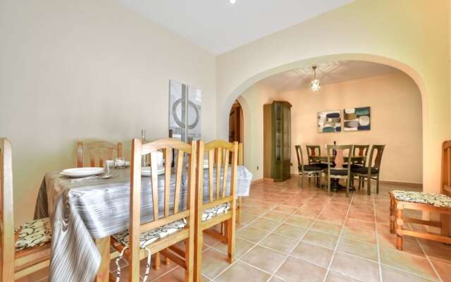 Villa - 7 Bedrooms with Pool and WiFi - 104969