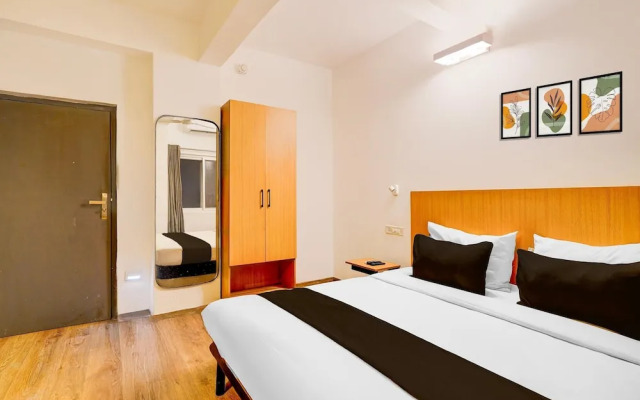 Spacious Comfort Stays Near Aerospace Museum