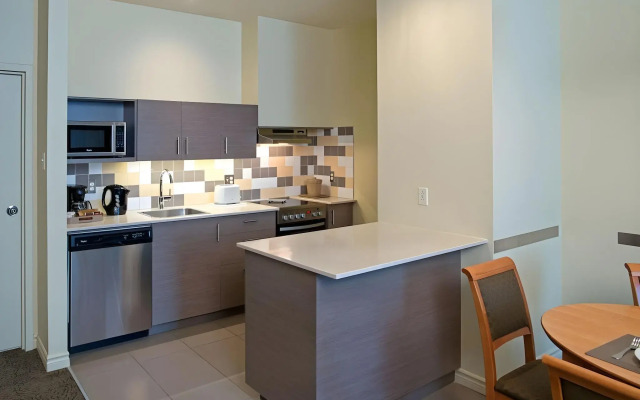 Le Square Phillips Hotel And Suites